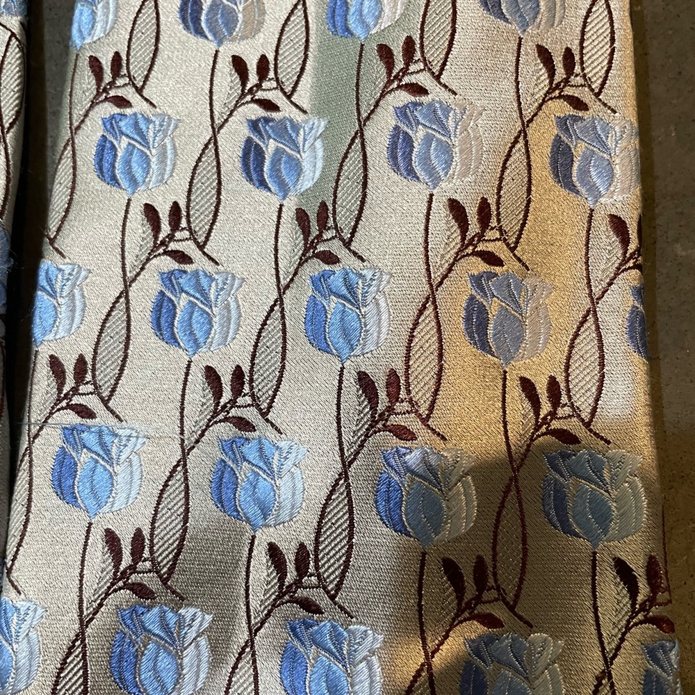 Silver Zegna tie with blue roses